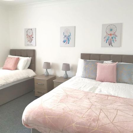 Parking, Smart Tv'S In All Rooms, Central Location Swansea Bagian luar foto