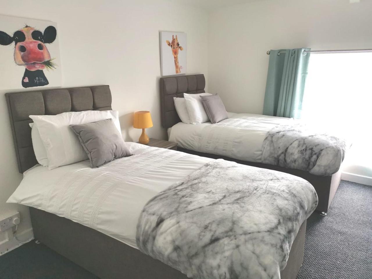 Parking, Smart Tv'S In All Rooms, Central Location Swansea Bagian luar foto