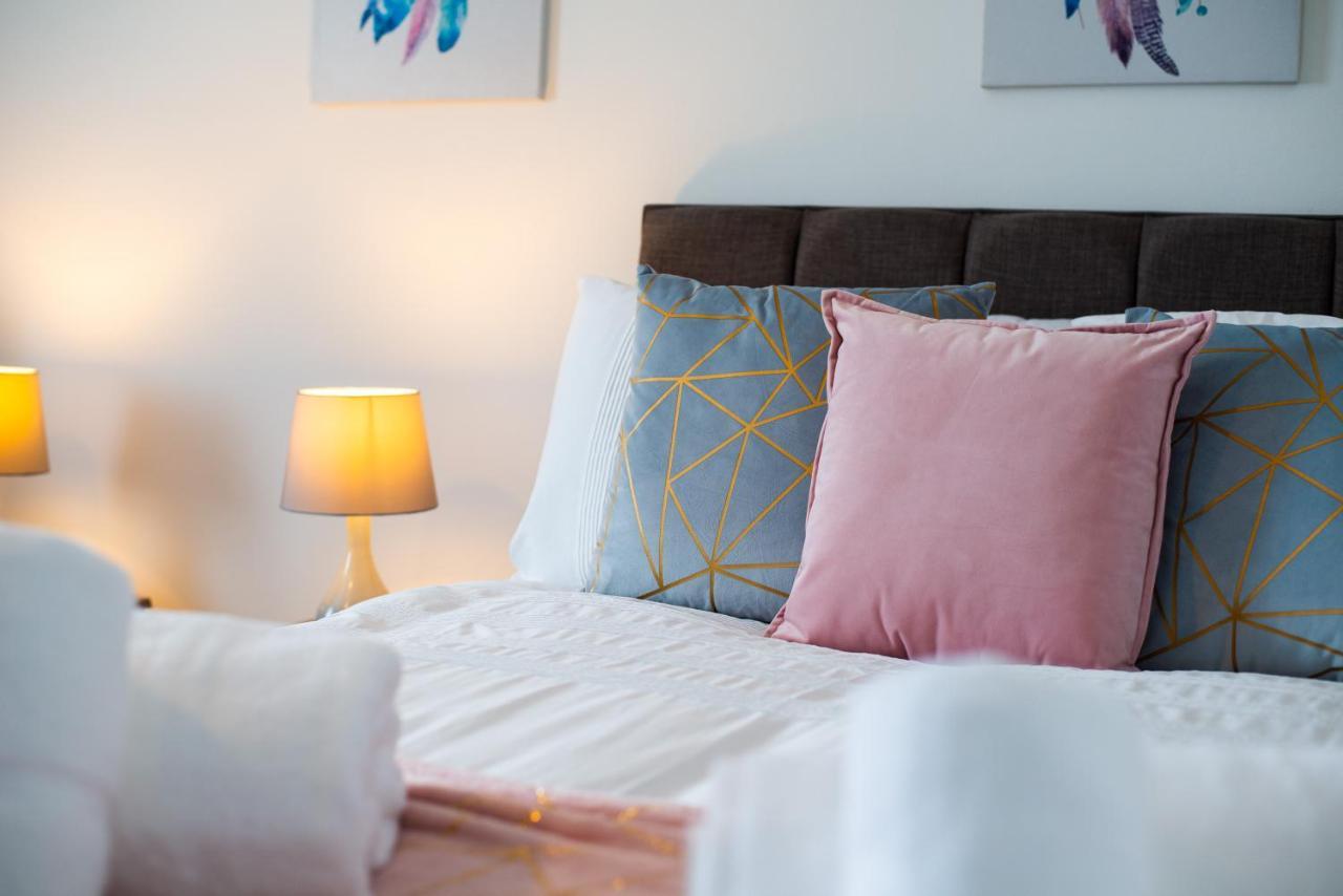 Parking, Smart Tv'S In All Rooms, Central Location Swansea Bagian luar foto