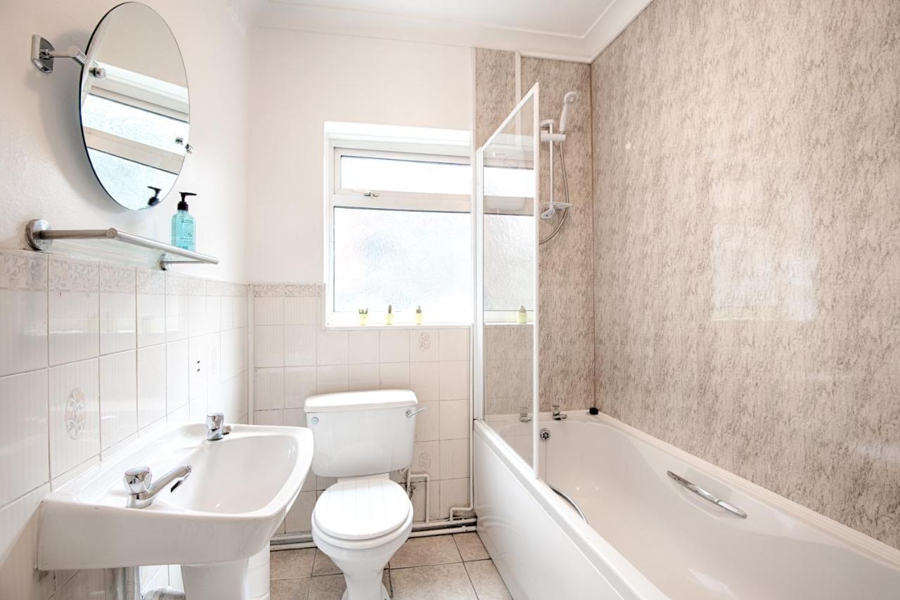 Parking, Smart Tv'S In All Rooms, Central Location Swansea Bagian luar foto