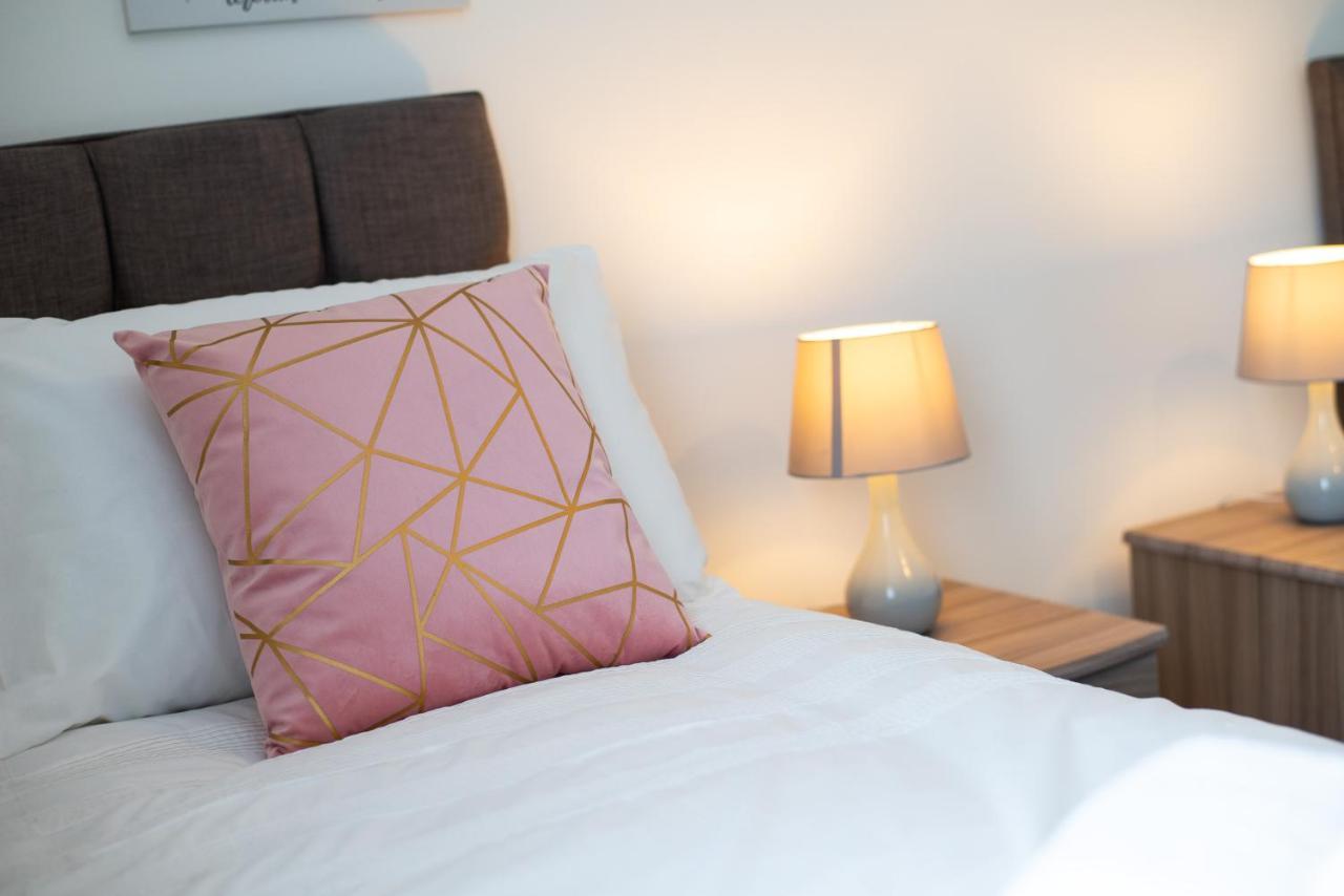 Parking, Smart Tv'S In All Rooms, Central Location Swansea Bagian luar foto