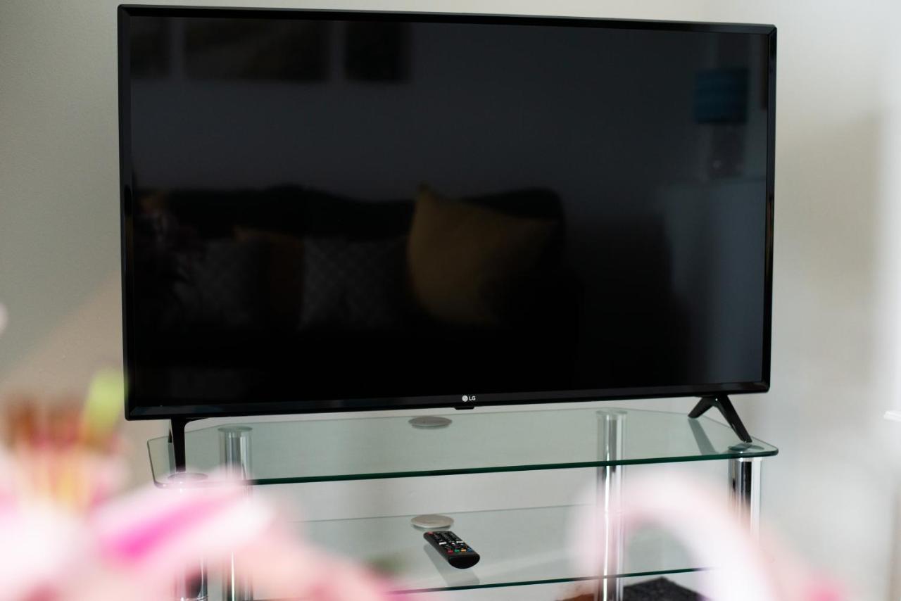 Parking, Smart Tv'S In All Rooms, Central Location Swansea Bagian luar foto